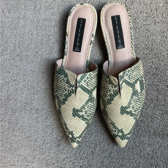 NWOT Women's Snakeskin Mules NEVER WORN - Picture 2 of 6
